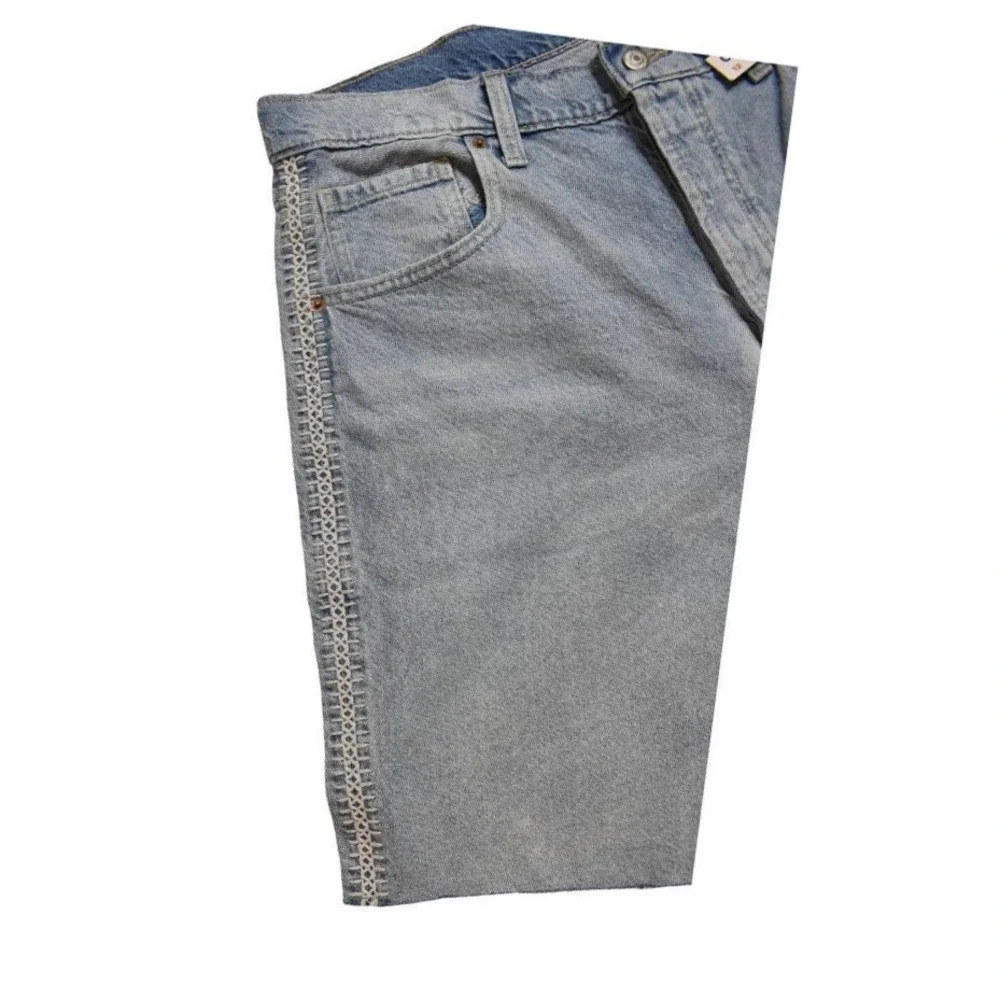 Old Navy Baggy Denim Shorts Womens 12 Light Wash Blue Embroidered Mid Rise NEW